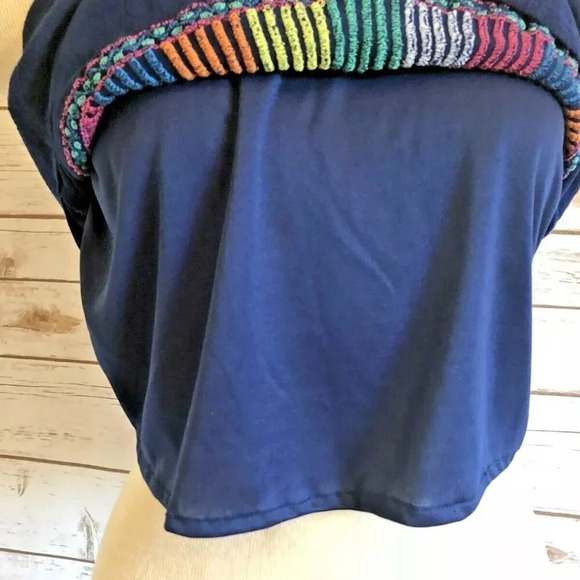 FUN & FLIRT Women Sleeveless Pull-Over Embroidered Blue Crop Top Shirt Sz M NWT - Picture 4 of 11